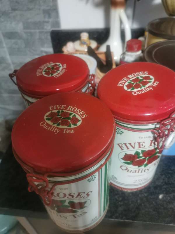 3 FIVE ROSES TEA TINS