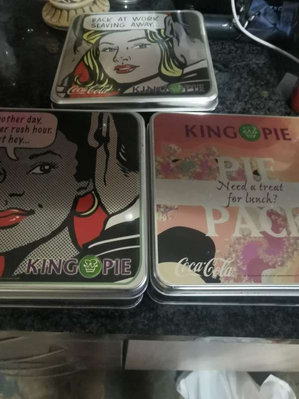 3 KING PIE TINS