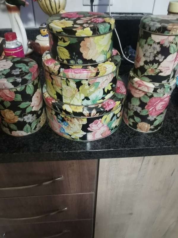 6 VINTAGE COLLECTABLE TINS