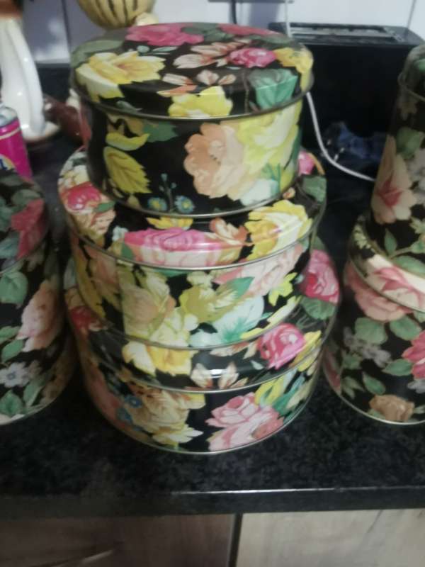 6 VINTAGE COLLECTABLE TINS