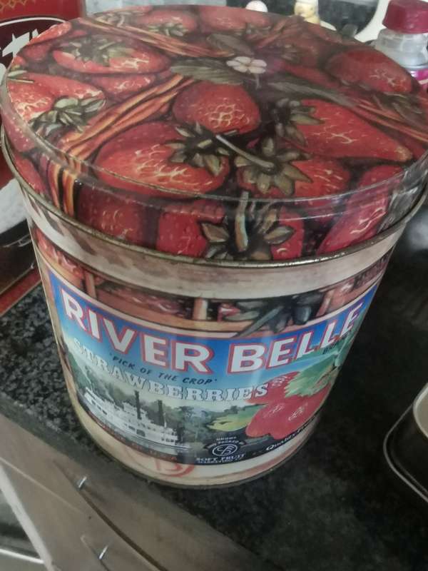 VINTAGE RIVER BELLE TIN