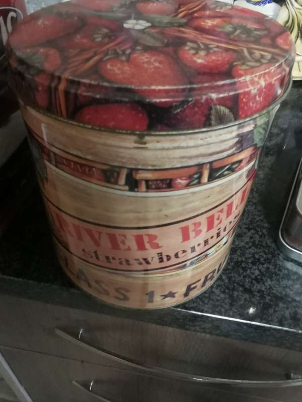 VINTAGE RIVER BELLE TIN