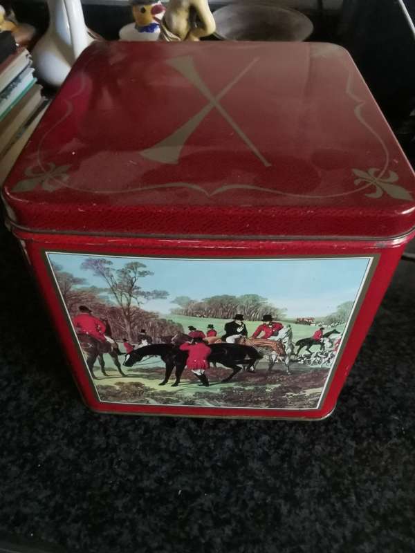 COLLECTABLE  TIN