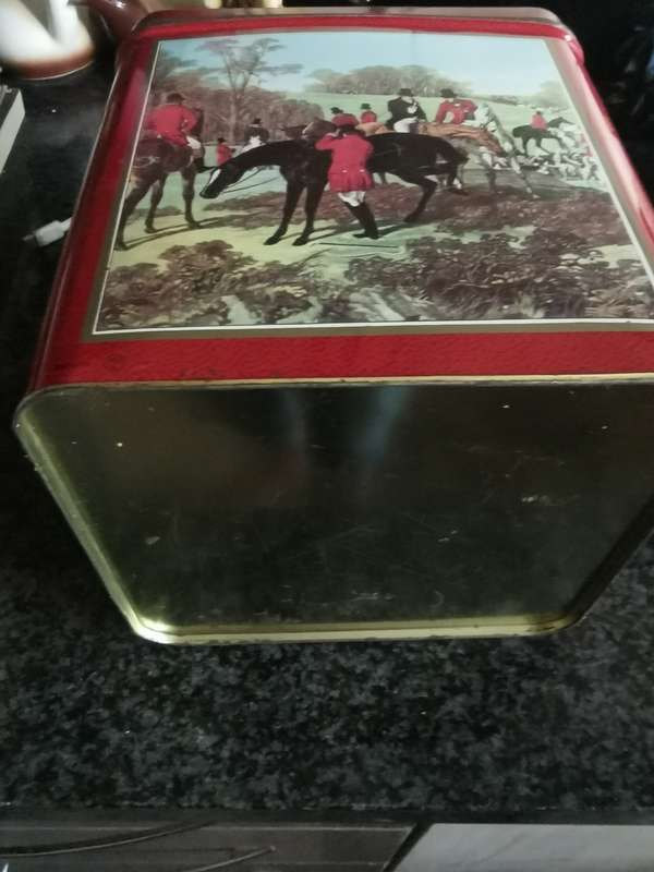 COLLECTABLE  TIN