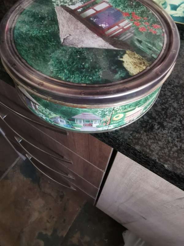 VINTAGE KELZEN TIN
