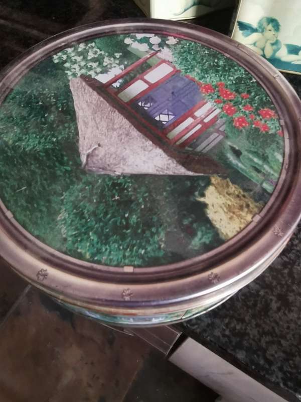 VINTAGE KELZEN TIN