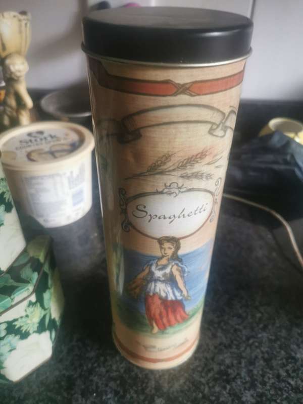 VINTAGE QUALITY SPAGHETTI TIN