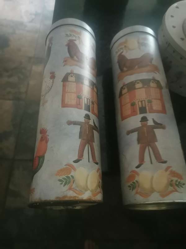2 VINTAGE SPAGHETTI TINS