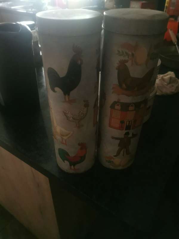 2 VINTAGE SPAGHETTI TINS