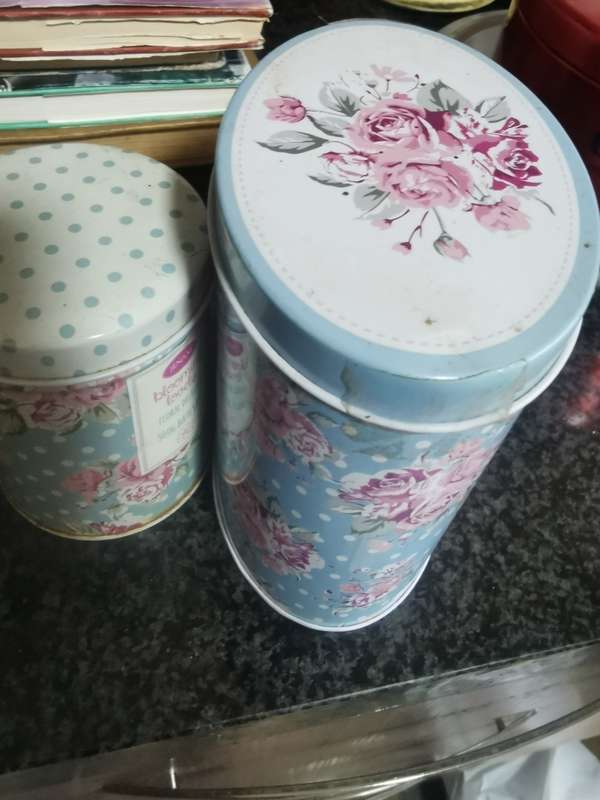 2 FLORAL DELIGHTS TINS