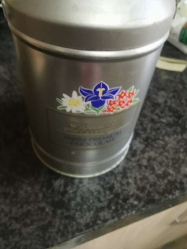 VINTAGE LINDT TIN 2