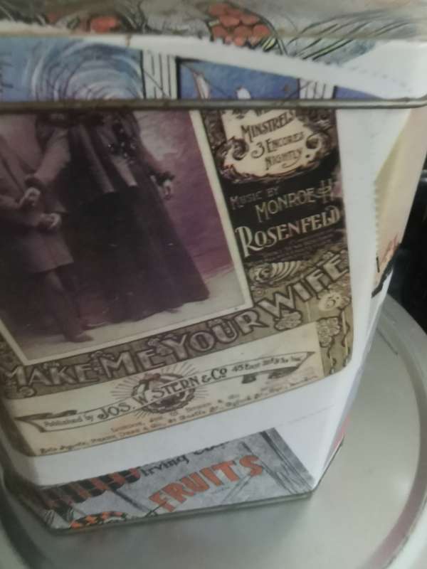 VINTAGE COLLECTABLE TIN