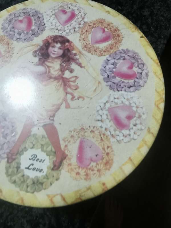VINTAGE COLLECTABLE TIN