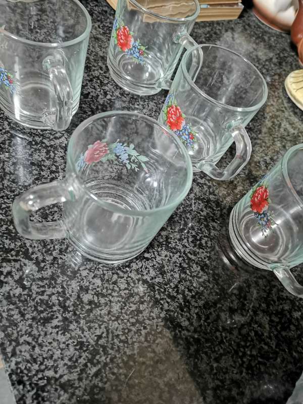 5 VINTAGE GLASS MUGS