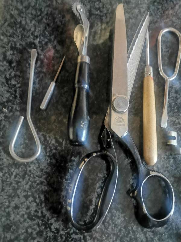 VINTAGE LOT NEEDLEWORK MACHINE TOOLS