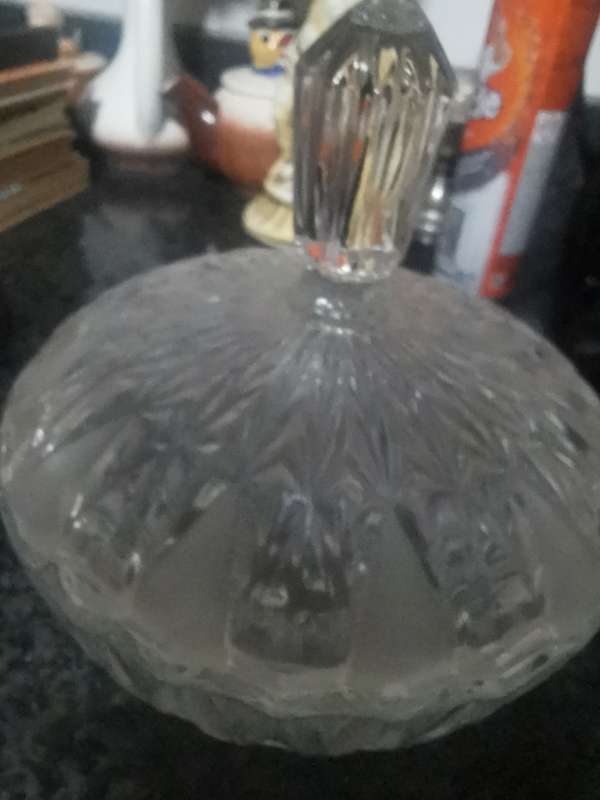 VINTAGE CHRYSTSL GLASS FOOTED BOWL WITH LD