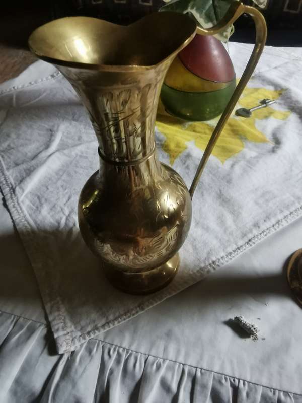 Vintage 19cm brass vase with handle
