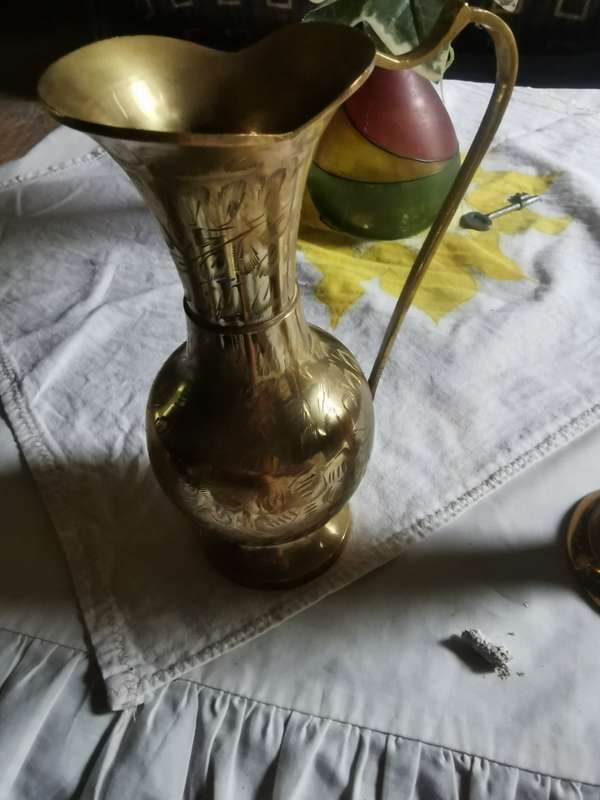 Vintage 19cm brass vase with handle
