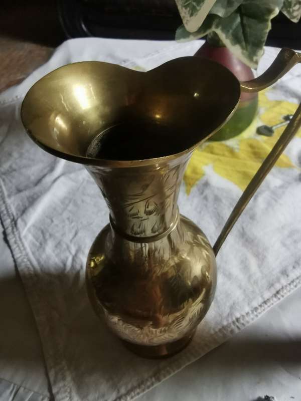 Vintage 19cm brass vase with handle