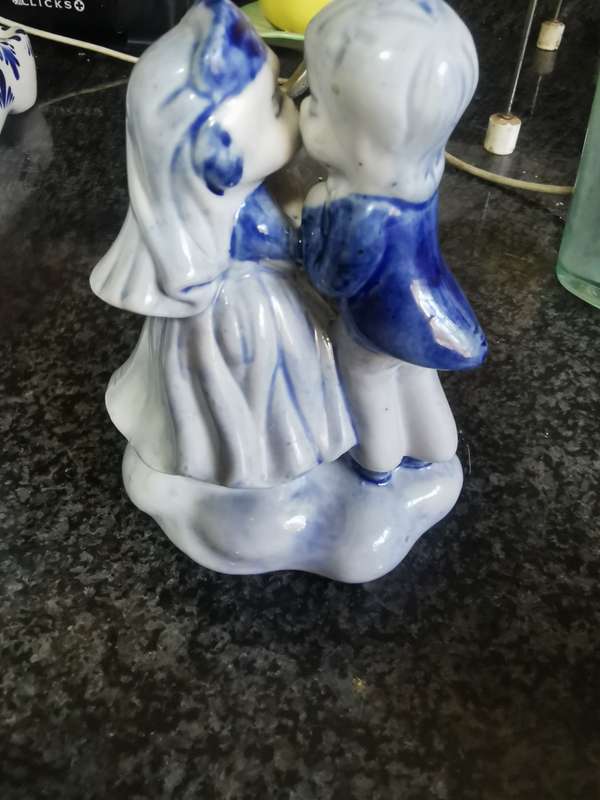 Vintage blue like delft couple
