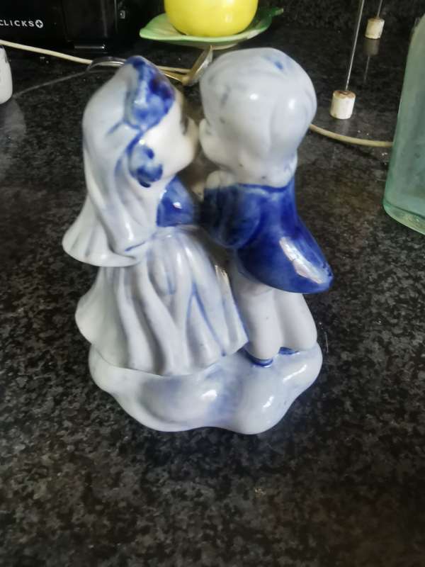 Vintage blue like delft couple