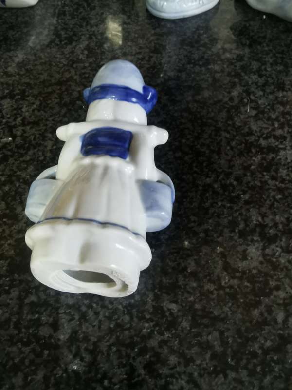 Vintage blue like delft girl with milk cans