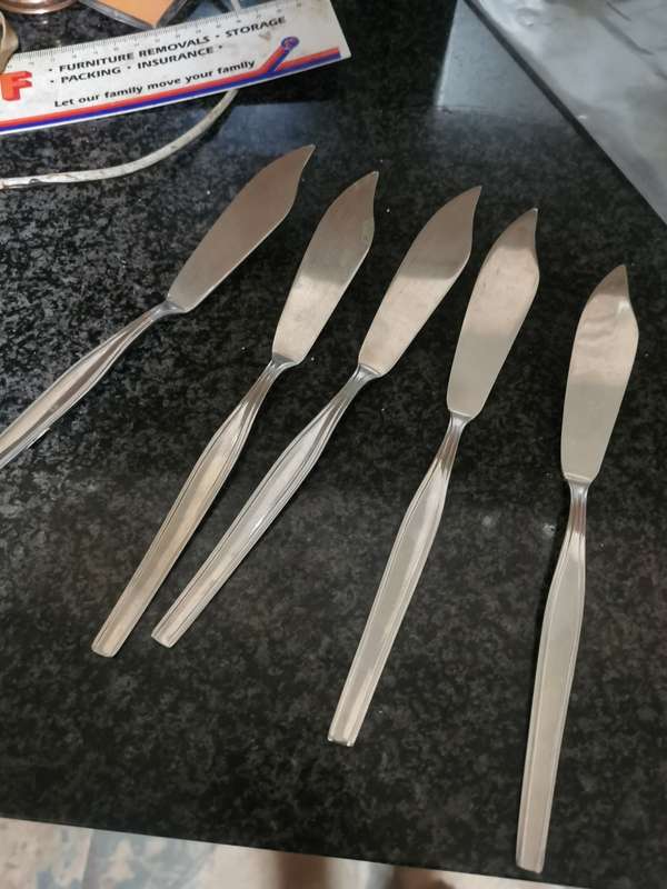 5 PIECE STAINLESS SWTEEL FISH FORKS