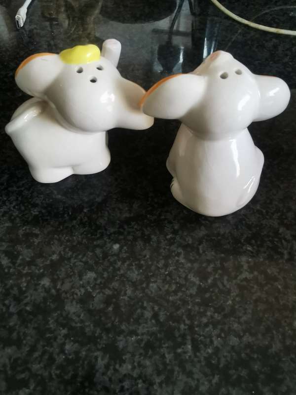 VINTAGE ELEPHANT SALT AND PEPPER SET