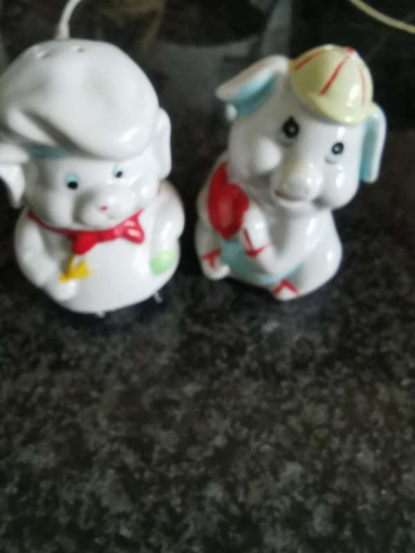 VINTAGE PIG SALT AND PEPPER SHAKERS