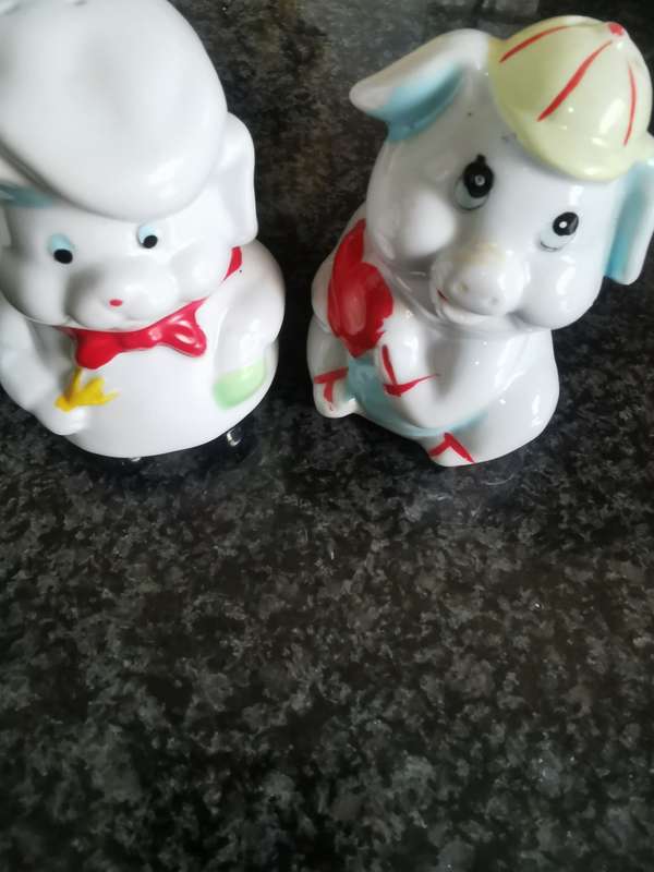 VINTAGE PIG SALT AND PEPPER SHAKERS