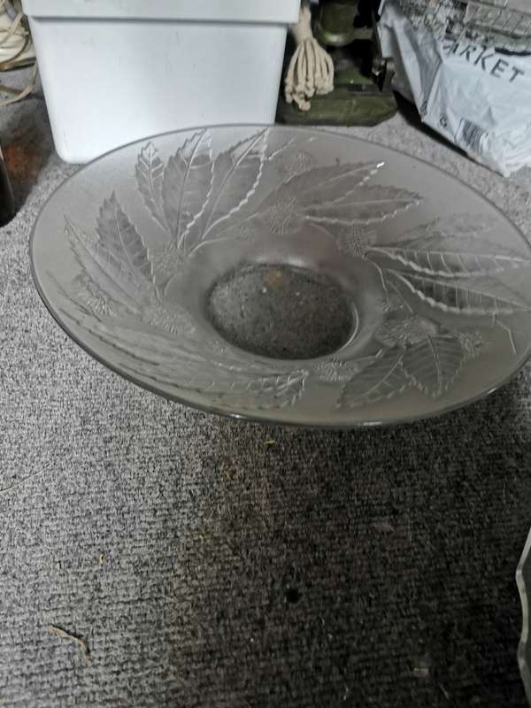BIG PATTERN GLASS BOWL