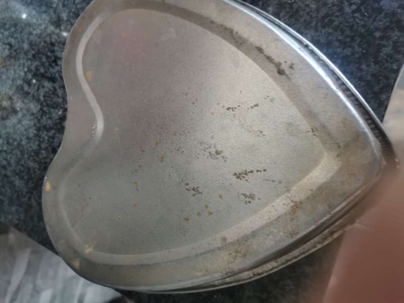 2 VINTAGE HEART PANS