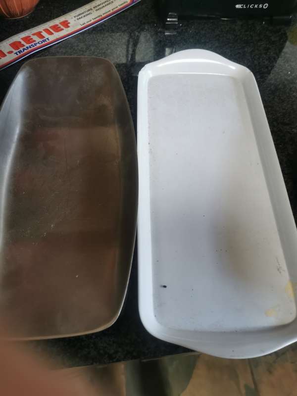 2 VINTAGE SNACK PLATES