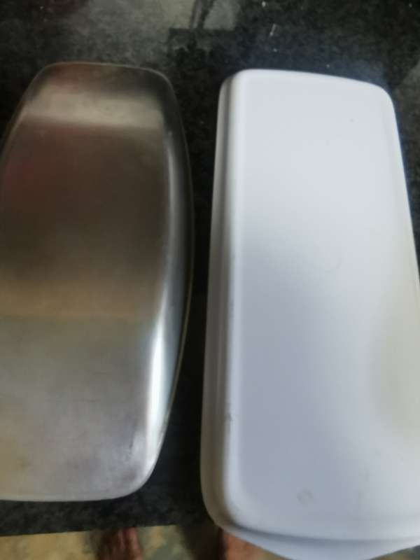 2 VINTAGE SNACK PLATES