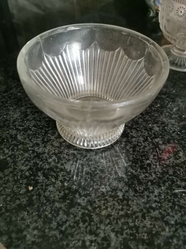 VINTAGE SMALL GLASS HOLDER