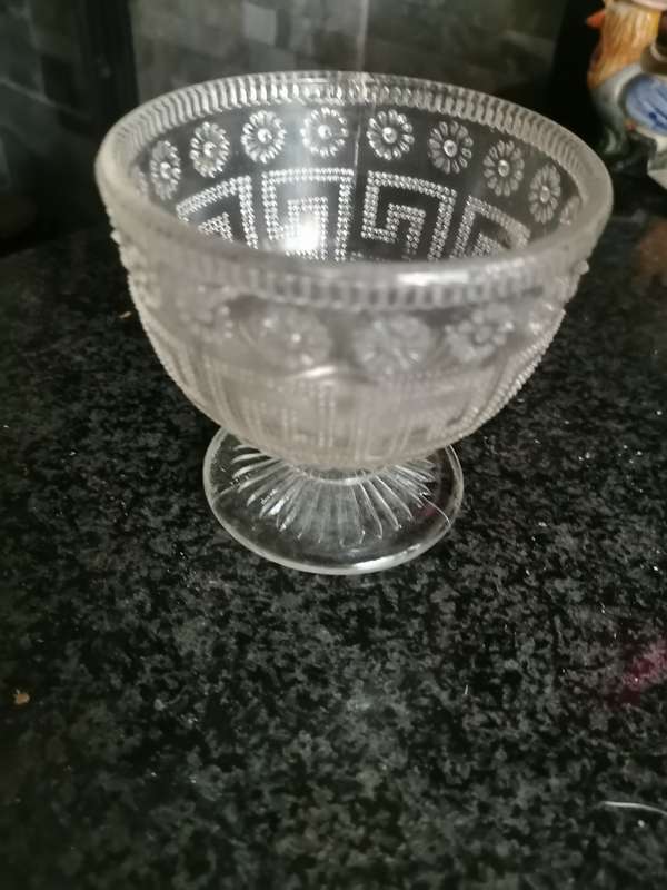 VINTAGE SMALL GLASS HOLDER