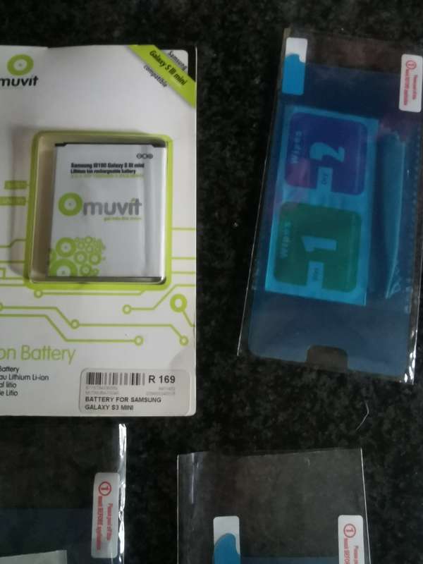 LOT OF CELLPHONE EXCESSORIES