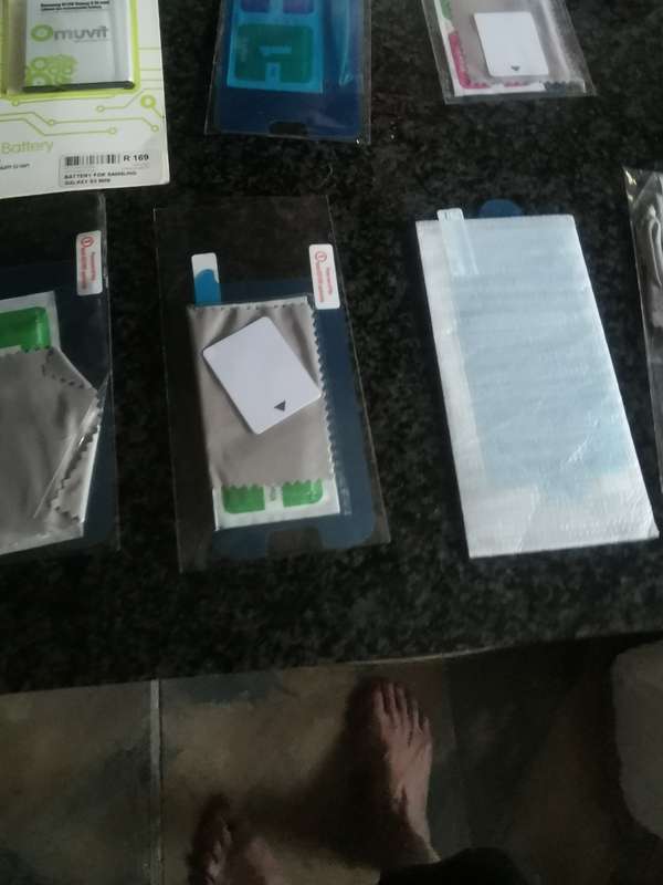 LOT OF CELLPHONE EXCESSORIES