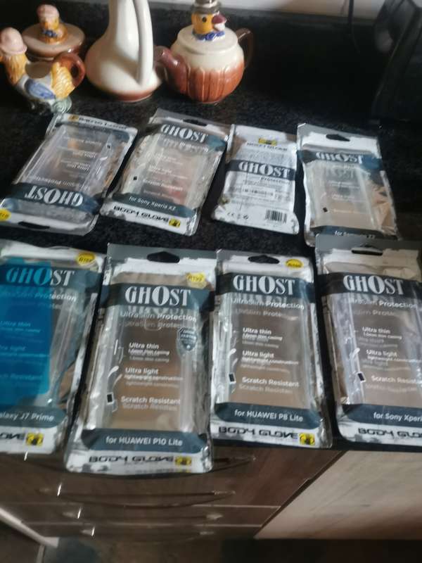 LOT OF CELLPHONE EXCESSORIES