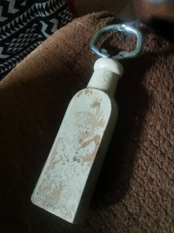 VINTAGE DRY GIN BOTTLE OPENER