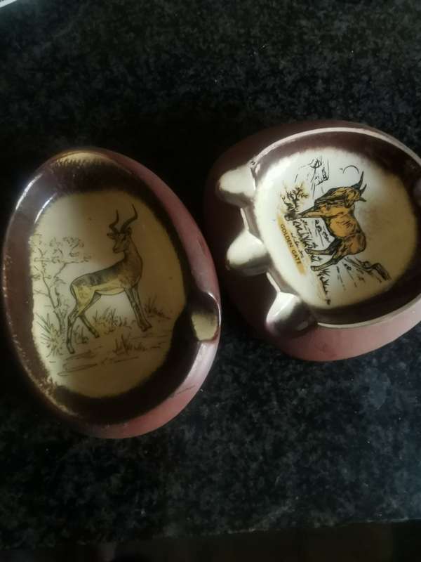 VINTAGE 2 POTTERY ASHTRAYS