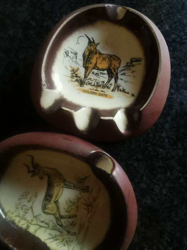 VINTAGE 2 POTTERY ASHTRAYS