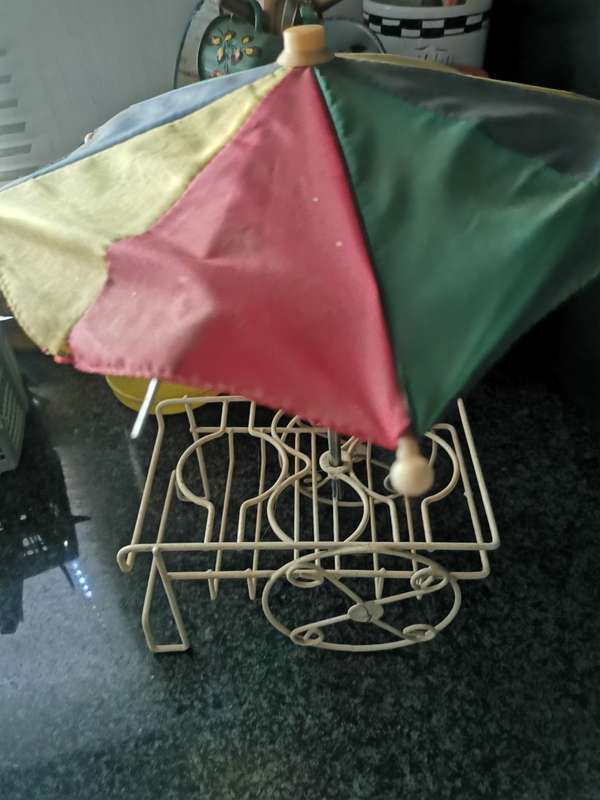 VINTAGE SALT AND PEPPER STAND