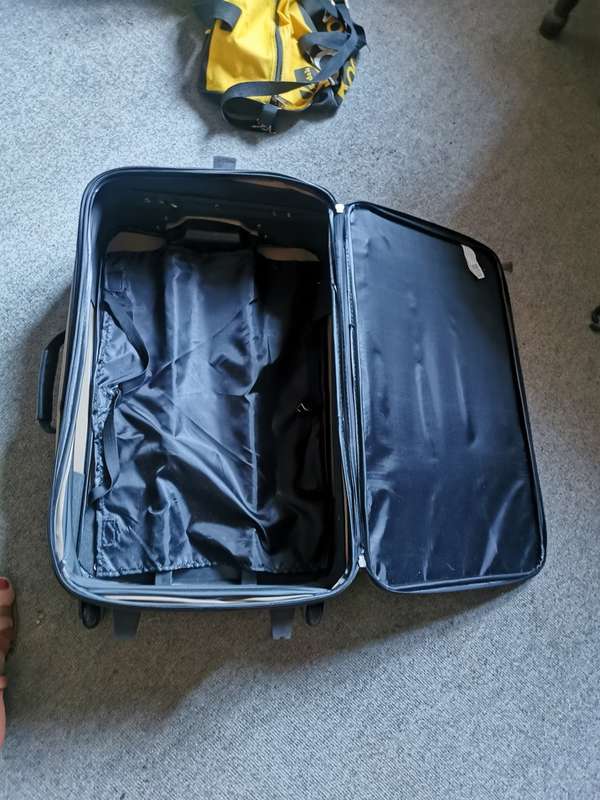 PROTEGE SUITCASE ON WHEELS