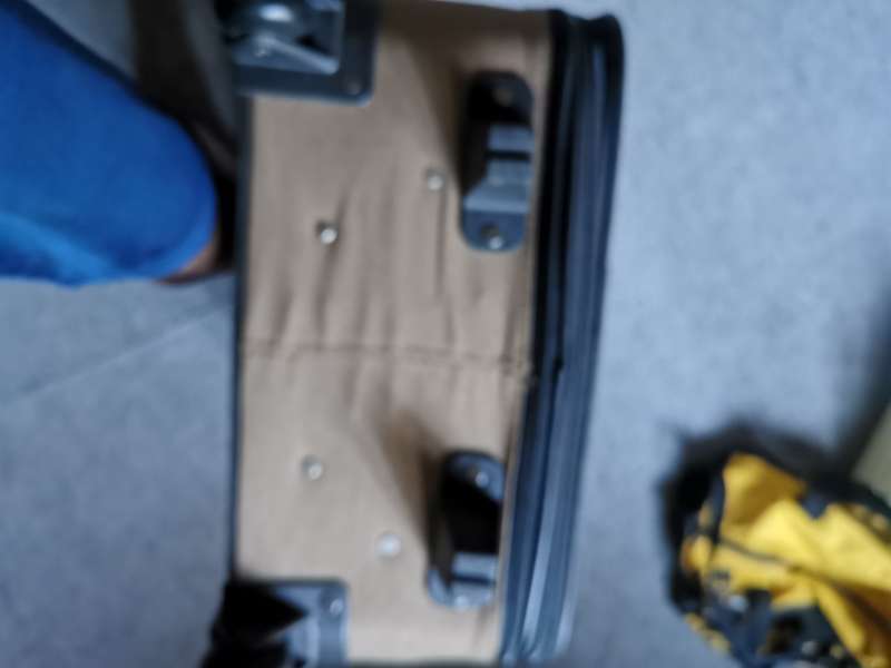 PROTEGE SUITCASE ON WHEELS