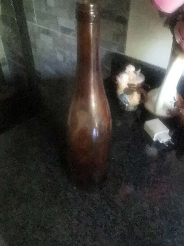 VINTAGE COLLECTABE BOTTLE