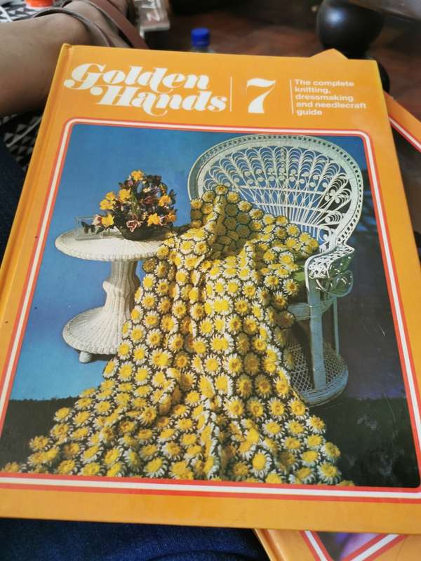 BOOK GOLDEN HANDS 7