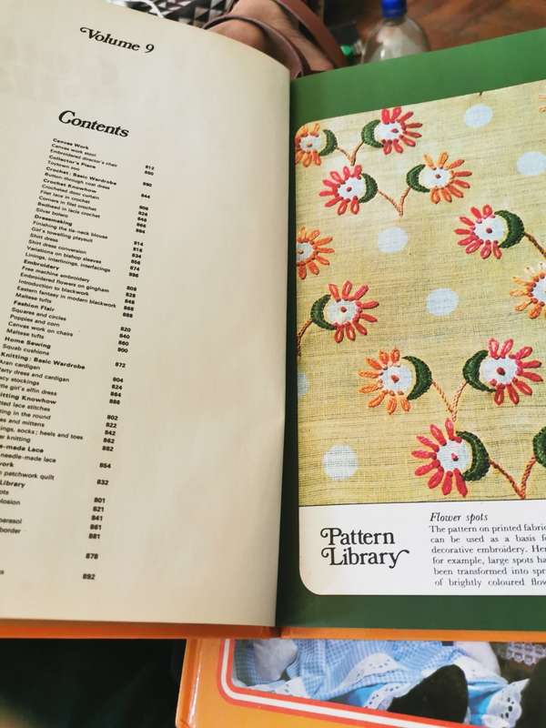 BOOK GOLDEN HANDS 7
