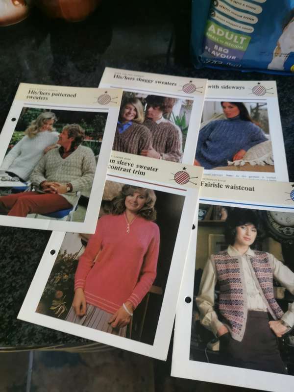 HUGE LOT KNITING PATTERNS