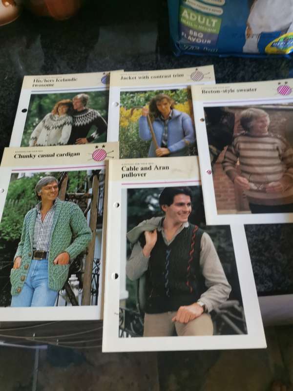 HUGE LOT KNITING PATTERNS